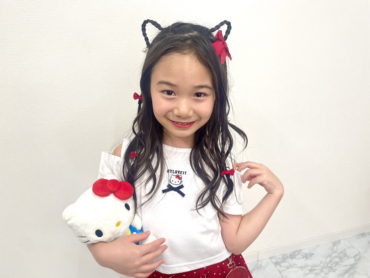 ri_ay501's tweet photo. 今日はbyLOVEiTのキティちゃんコーデ💖

#byLOVEiT #バイラビット #studioES #モニベル撮影会 #キッズモデル #ベストキッズオーディション https://t.co/ttX2P9dTSw