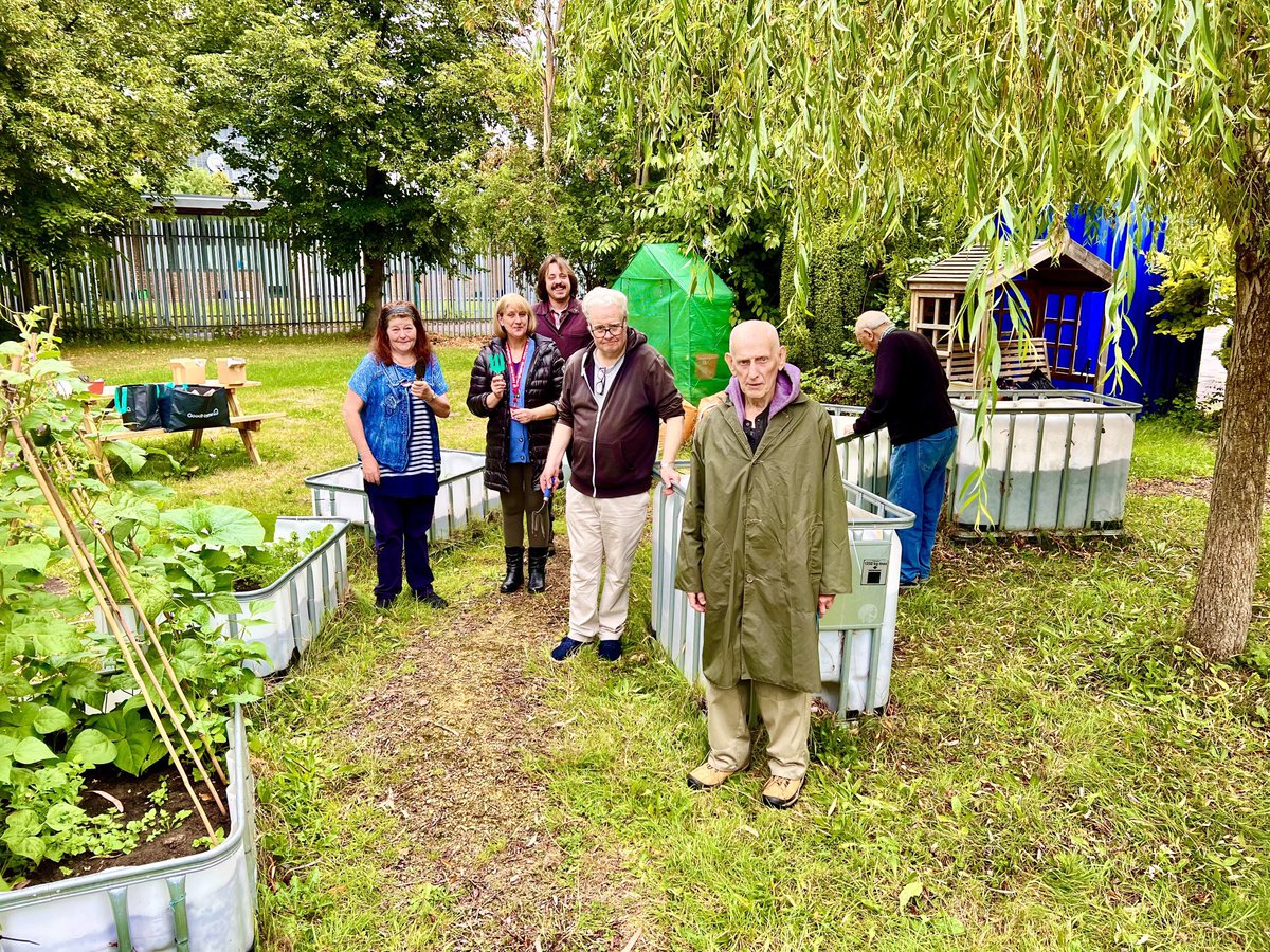 Come along to this morning to the East Manchester Circle Community Gardening Group.
Today we have an old friend dropping by when Ciaran from <a href="/SowtheCity/">Sow the City</a> will be around to say hello and to offer some help, tips and advice on all things gardening!
We are here from 10am.