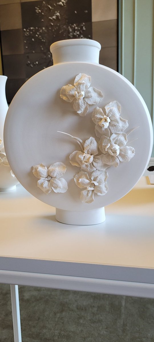 ReetiMishra_'s tweet image. Delighted to attend “The Charm of Korean Art” exhibition organised by the #koreanembassy in #Dublin showcasing a curated selection of traditional &amp;amp; contemporary art forms featuring the works of six distinguished artists! #koreanart