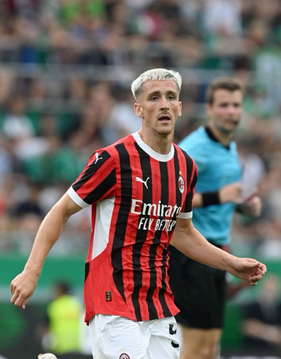 fcnewscalcio's tweet photo. 🔴⚫️-🟡🔴 Asse tra @acmilan e @OfficialASRoma . I rossoneri vogliono #Abraham e i giallorossi vorrebbero l’ inserimento di #Saelemaekers nella trattativa oltre a un conguaglio economico . https://t.co/LLtyqFL5KC