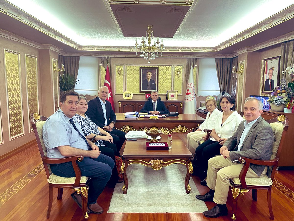eyupsultan_tc's tweet photo. Eyüpsultan Kültürel Mirası Koruma ve Tanıtma Derneği Başkanı Prof. Dr. Emel GEÇKİNLİ ve Yönetim Kurulu üyeleri,

Kaymakamımız Sayın Dr. @ArslanYurt19’u ziyaret ettiler.

Nazik ziyaretleri için kendilerine teşekkür ederiz. https://t.co/aMCGBgrWOz