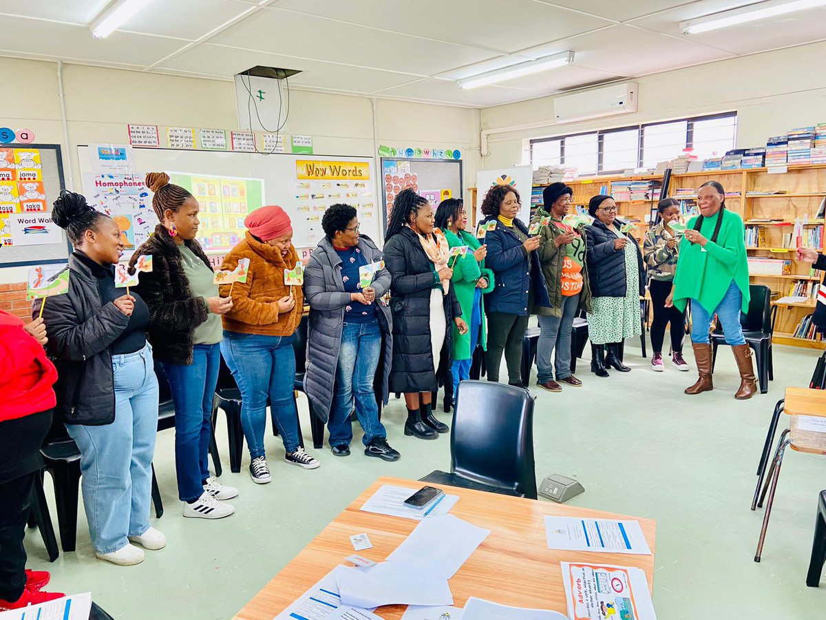 Saep hosted a Literary Teacher Workshop at Khanya Primary in Philippi, bringing together educators from five local primary schools: Nal'uxolo, Vukani, Entshona, Kwa-Faku, and Khanya. The workshop aimed to enhance teachers literacy skills and equip them with innovative methods.