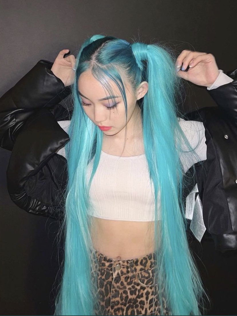 vinylsua's tweet photo. korean miku https://t.co/jQDOMKsnV1