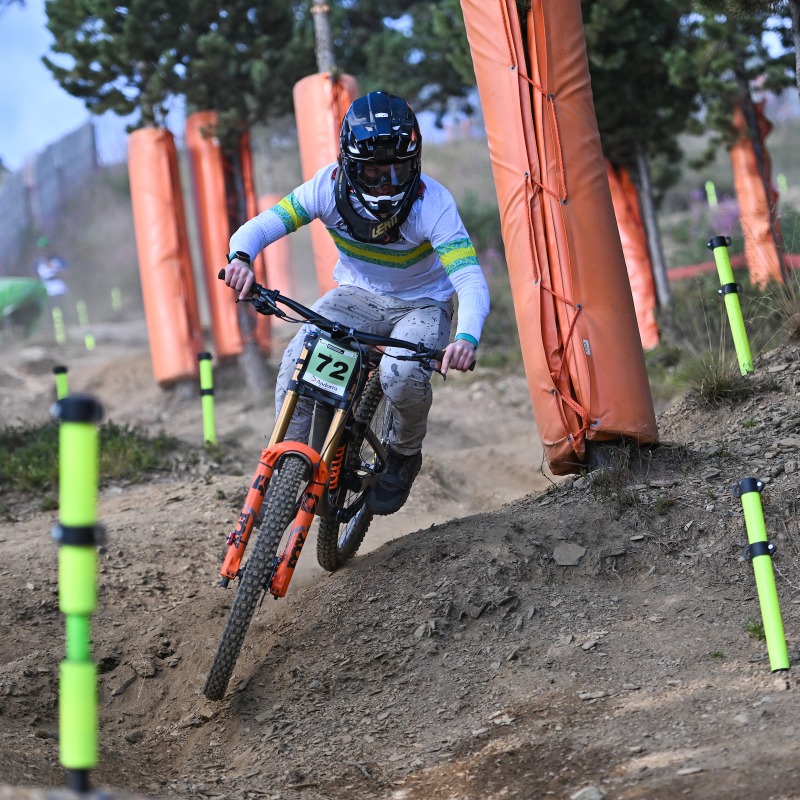 UCI MTB on X Time to get the 2024 UCI MTB World Championships started with Junior Qualis The Women Junior riders will be the first to put times on the board in