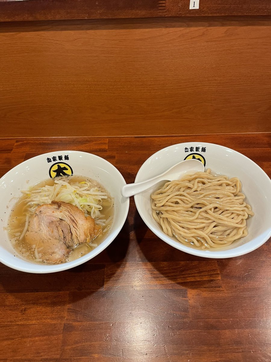 jksm_maruta's tweet photo. 昆布水つけ麺準備できましたので再開してます！
麺が間に合わなかったので、いつものまる太麺での提供になります🙇‍♂️ https://t.co/5GN627c7Mf
