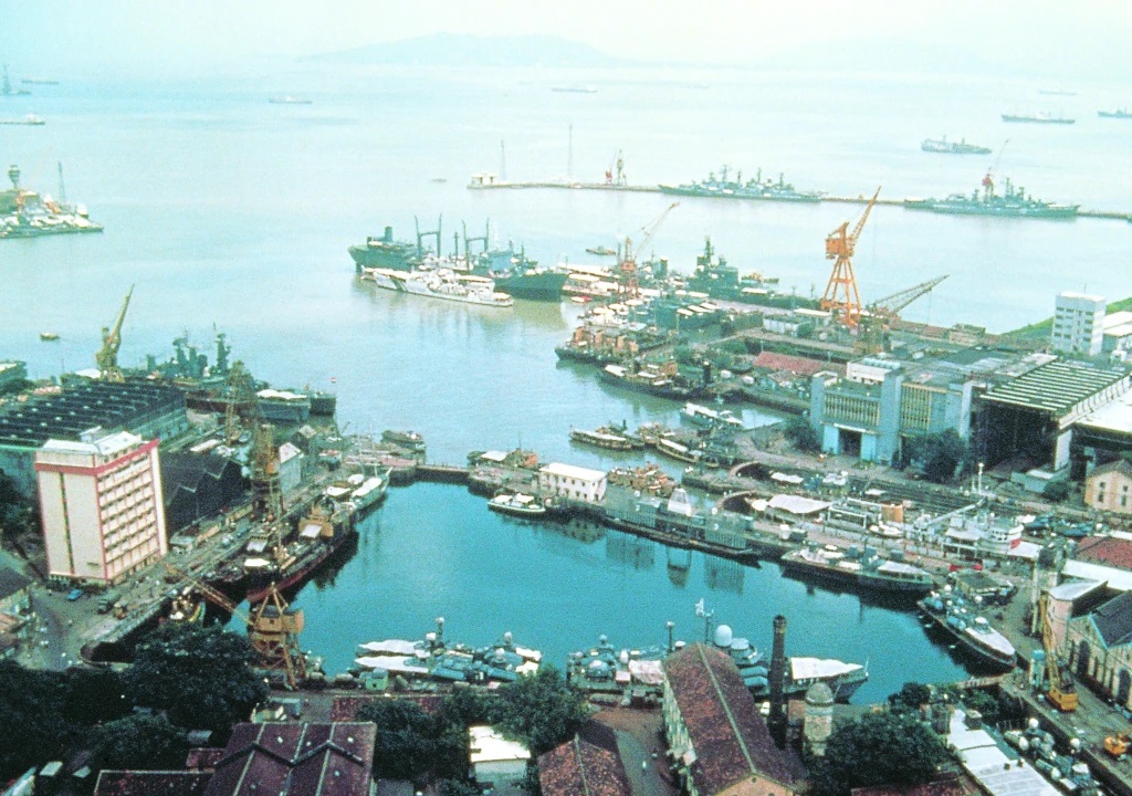 KrviaNews's tweet image. KRVIA Research and Development Cell
Study of the Eastern Waterfront of Mumbai: A Situation Analysis, 2001

#krvia #krviaresearch #krviamasters #postgraduatestudies #urbandesign #urbanconservation #researchtimeline #designcell #mumbaicity #urbanstudies #urbanism #contextinquiry