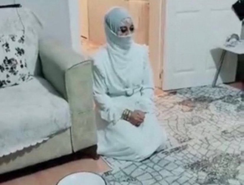 akrabalarla kahvaltıda tüm ilkokul mezunları g*tten sallamalı tıbbi bilgi verirken masadaki tek doktor olan benim derin sessizlik ve edep