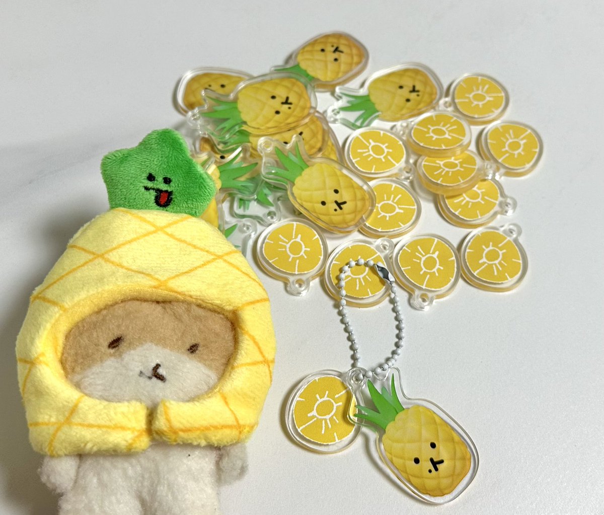 #RT  백현 Bolo 4 이벤트
파인애플 키링 보내드려요
---------------------------------------
🍍인증: 백현 팬클럽1기+앨범예판구매내역 
🍍9/6(금) 당발할게요 
  ✴︎국내거주자 한정으로 보내드려요 ( ु ´͈ ㅅ`͈ )ु
#백현 #BAEKHYUN #HelloWorld