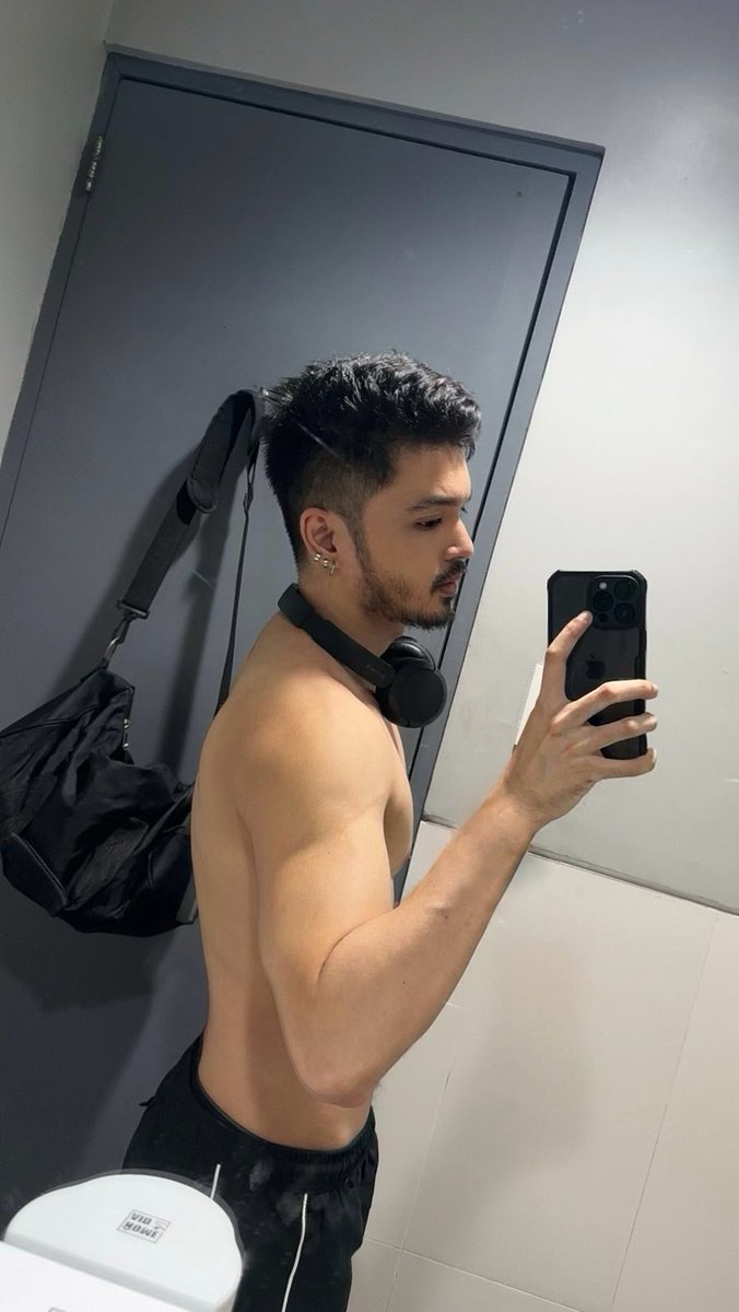 rj tweet media