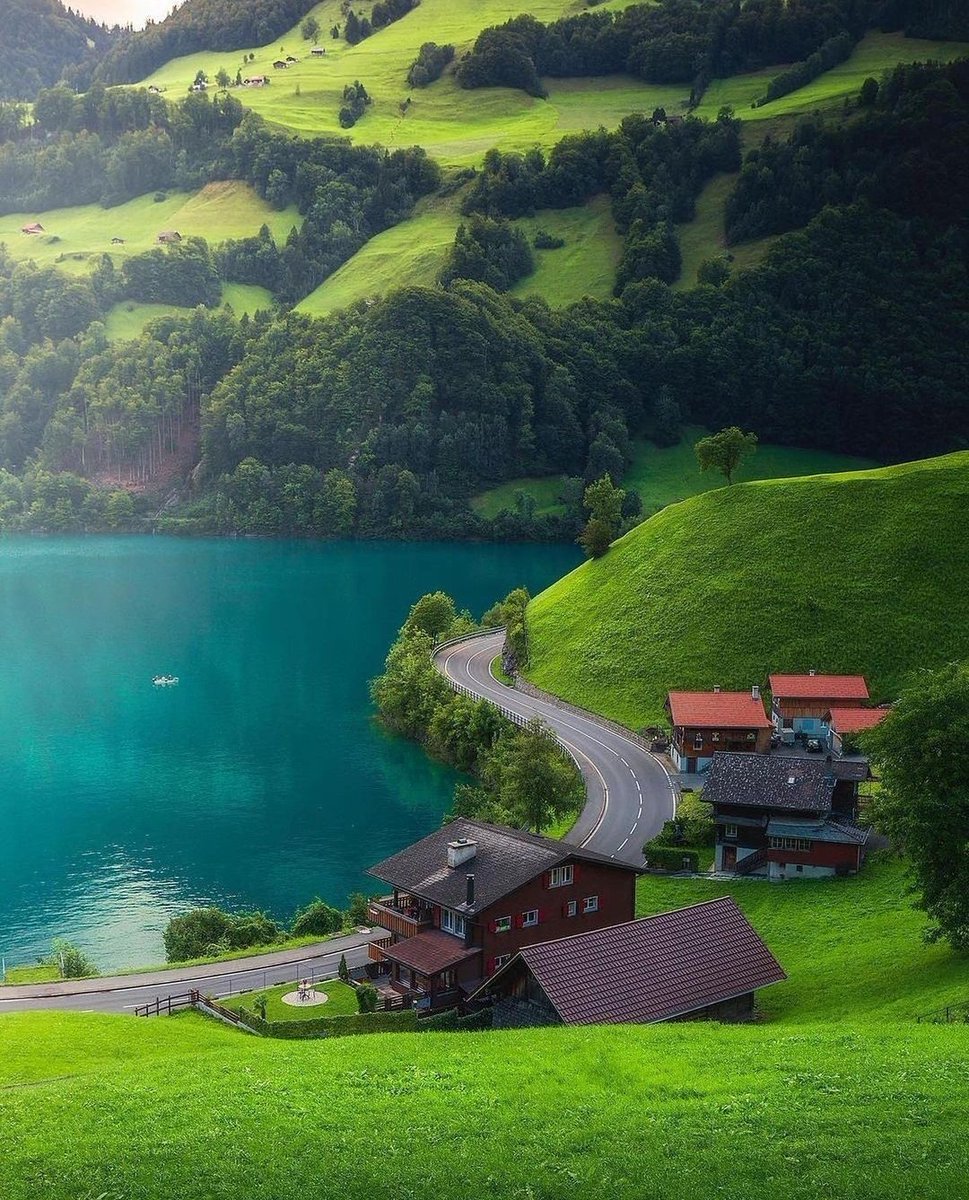 evrenseImerak's tweet photo. Avrupa'daki bazı ülkelerin yaz mevsimindeki en çekici yerlerini sizler için derledik. (FLOOD) 👇🏻

1. İsviçre. 🇨🇭 https://t.co/hVLDeFkFI7