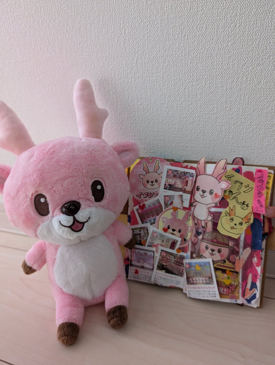 JimtaKSC's tweet photo. @shinshoga 26日にお邪魔しました！
失礼ながら当初は時間潰し目的での訪問でしたが、全然乗り気じゃなかった子供たちが館内でとてもはしゃいでおりました！下の子はすっかりイワシカちゃんの虜になってしまったらしく、自作のイワシカちゃん手帳を作成して頁を埋めてます。楽しい時間をありがとうございました！ https://t.co/ghtCcCKyhN