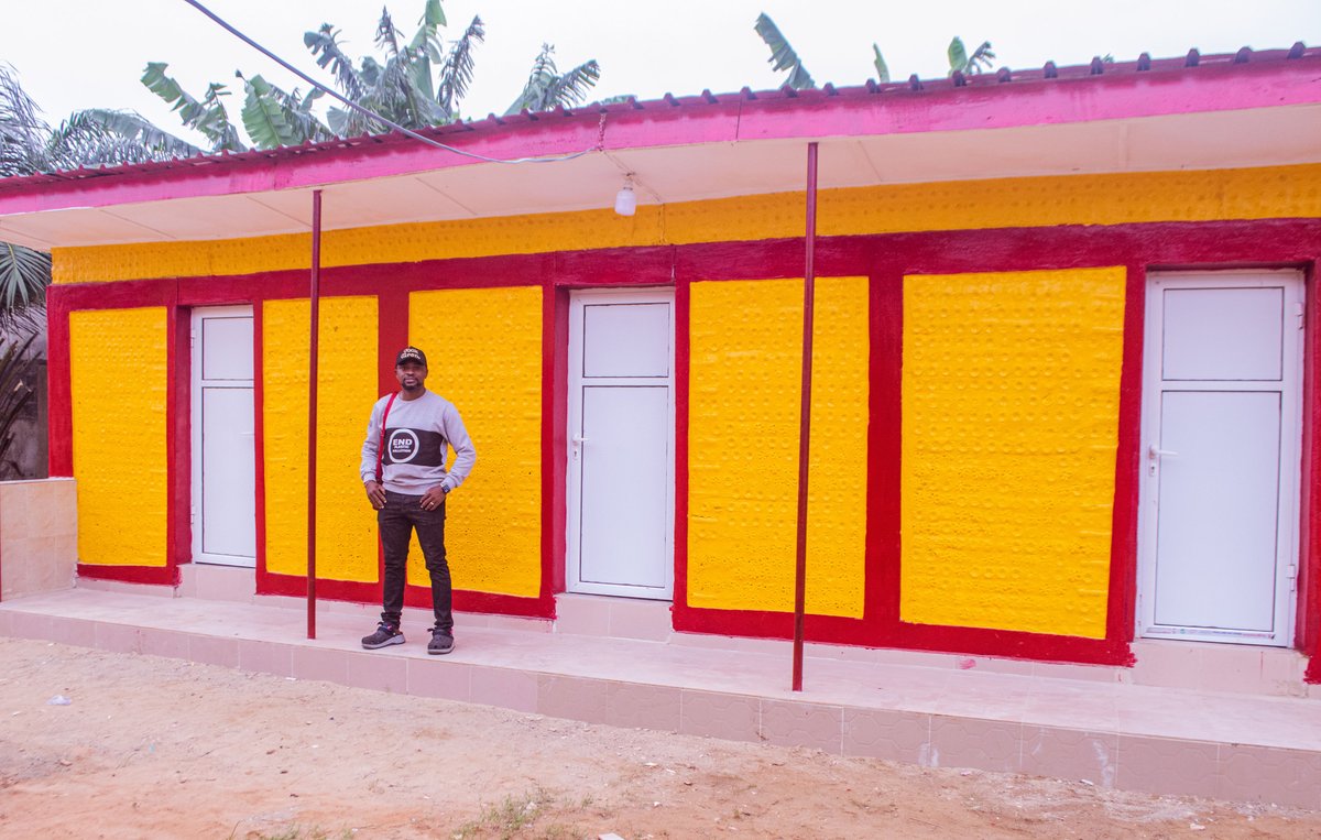 OlumideIDOWU's tweet image. Inspired by the #BottleToiletProject, we're on a mission to make a difference! Together, we can tackle #opendefecation and #plasticpollution across the country. Let's turn trash into treasure and create healthier communities! 🌱🚽 #WasteNot #SustainableFuture #CleanWater