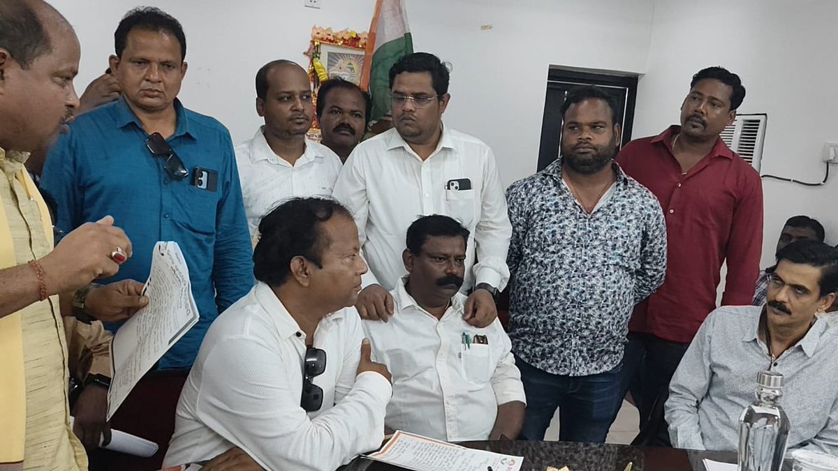 BiplabSiladitya's tweet photo. କଟକ ସହରର ମୌଳିକ ବିଜୁଳି ସମସ୍ୟା ଉପରେ ଆଜି କଟକ କଂଗ୍ରେସର ଏକ ପ୍ରତିନିଧିଭାବେ ଏଜିଏମଙ୍କୁ ଏକ ଦଶ ଦଫା ସମସ୍ୟା ଉପରେ ଦାବିପତ୍ର ପ୍ରଦାନ କରାଯାଇ ବିସ୍ତୃତ ଆଲୋଚନା ହୋଇଛି l
#CuttackCongress #TPCODL #Memorendum #Cuttack https://t.co/PxxQo34mAX