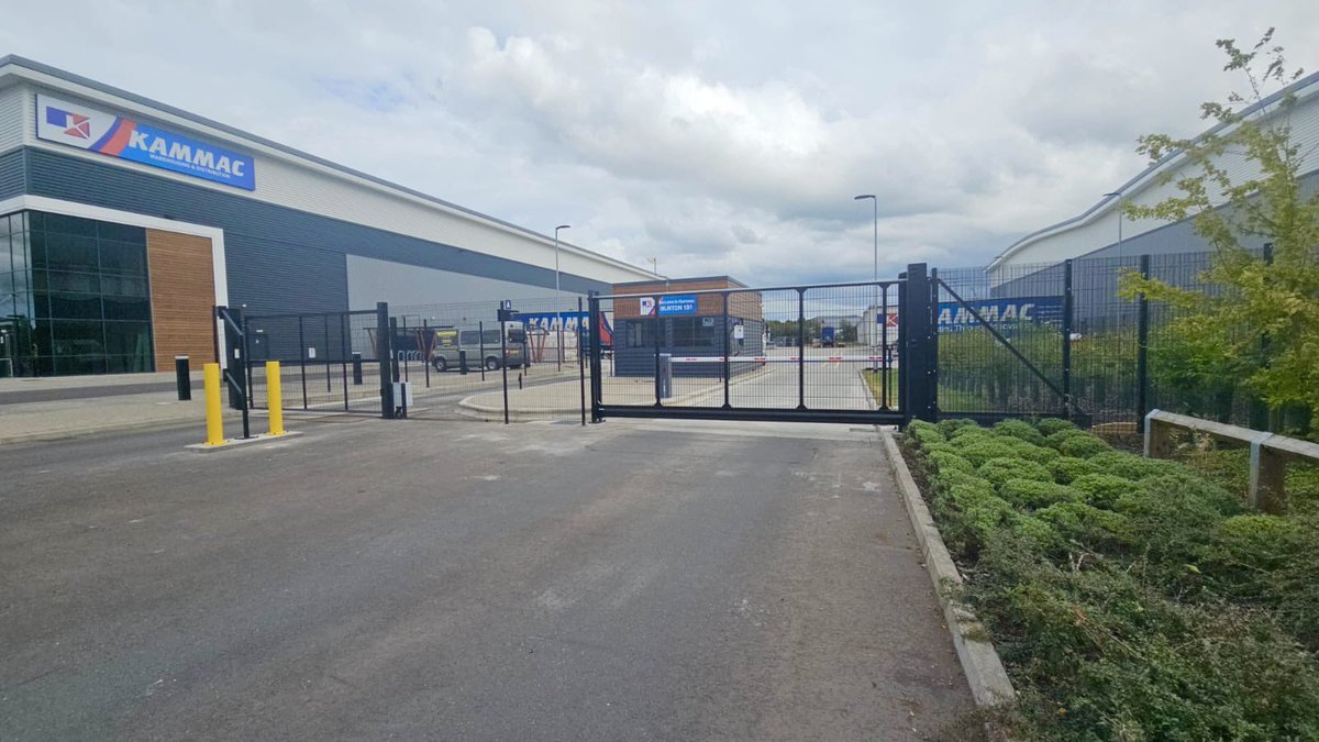 OSSSecurity's tweet image. Our latest gate installation for our client Kammac Ltd down in Burton. Securing the site both day and night with a cantilever gate for night and barriers for day use.
#gateautomation #dooraccess #intercom