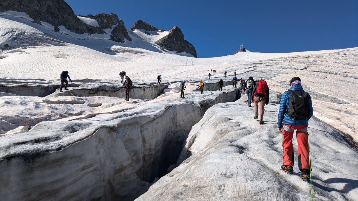Mikaël Chambru (@mchambru) on Twitter photo 🏔️ Sur le #glacier de la Girose #HautesAlpes à 3300m d'altitude pour l'école d'été du @LabexITTEM et @osug_fr, avec 16 doctorant-es <a href="/UGrenobleAlpes/">Université Grenoble Alpes</a> <a href="/Univ_Savoie/">UnivSavoieMontBlanc</a>
⁉️ Explorer les enjeux socio-environnementaux de la controverse autour du projet de 3ème tronçon du 🚡 #LaGrave
(1/2) 🏔️ Sur le #glacier de la Girose #HautesAlpes à 3300m d'altitude pour l'école d'été du @LabexITTEM et @osug_fr, avec 16 doctorant-es <a href="/UGrenobleAlpes/">Université Grenoble Alpes</a> <a href="/Univ_Savoie/">UnivSavoieMontBlanc</a>
⁉️ Explorer les enjeux socio-environnementaux de la controverse autour du projet de 3ème tronçon du 🚡 #LaGrave
(1/2)