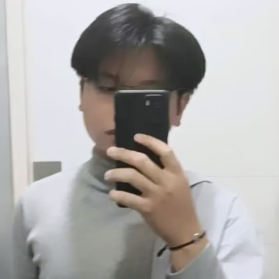 mwronta's tweet photo. Maaf lama ga on lagi sibuk pkkmb😵‍💫😵‍💫😵‍💫 #kamday https://t.co/i2kCsL91QY
