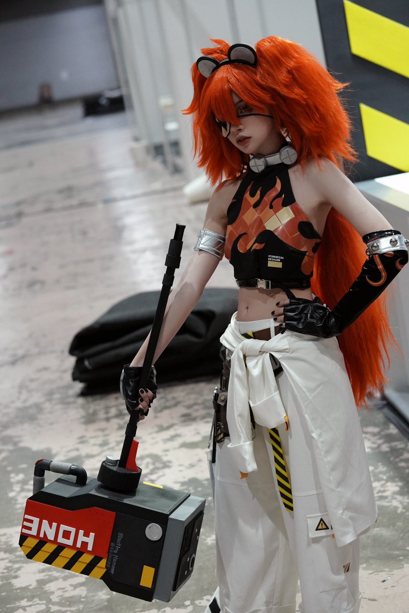Cherish64356021's tweet photo. You wanna taste my hammer?
-Koleda Belobog
#zenlesszonezero #zzzero #mihoyo #coser #cosplay #koleda #koledabelobog #koledacosplay #クレタ・ベロボーグ #AMG2024 #AniManGaki https://t.co/UtTqLQcDbA