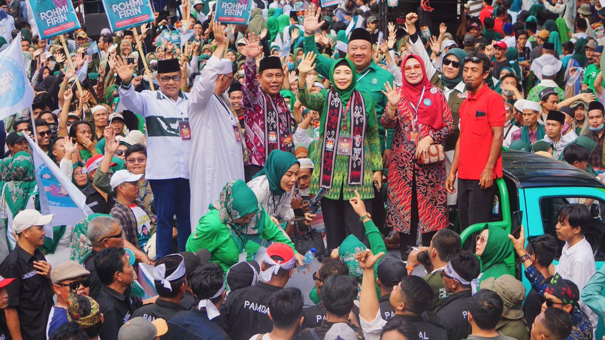 Puluhan Ribu Massa Iringi Pendaftaran Pasangan Rohmi-Firin di KPU NTB dlvr.it/TCSzYB #lopermedia #loperberita #loperonline #loperdigital #korandigital #loperkoran