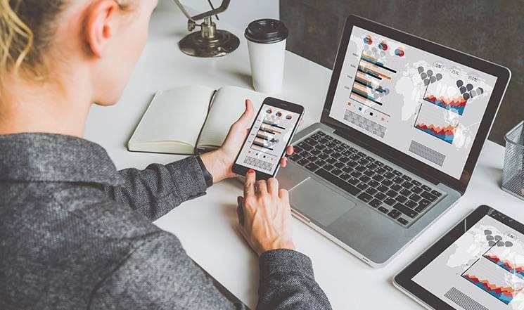 Las empresas básicamente quieren vender sus productos y servicios, y para conseguirlo se tiene que recurrir al #MarketingOnline, pues Internet es el mejor medio de promoción y comunicación. hubs.la/Q02HMq7m0