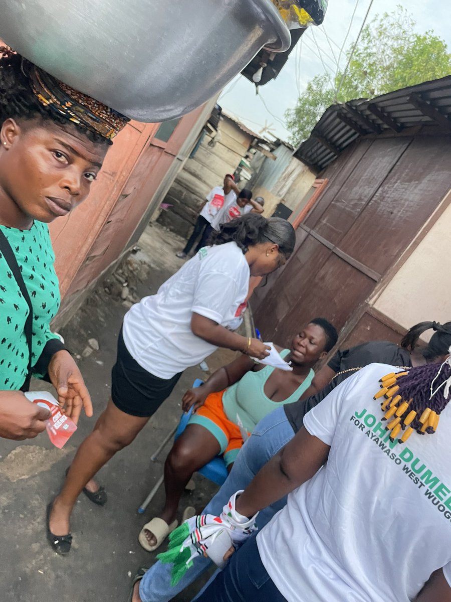 CitizenTechiman's tweet photo. Door to Door at Ayawaso West Wuogon, connecting with residents and sharing John Mahama and John Dumelo's beneficial policies to build a better Ghana.
@johndumelo
#BuildingTheGhanaWeWant
#ChangelsComing
#TheNextMp
Good job @ms_asabea https://t.co/cIyKJFzRaF