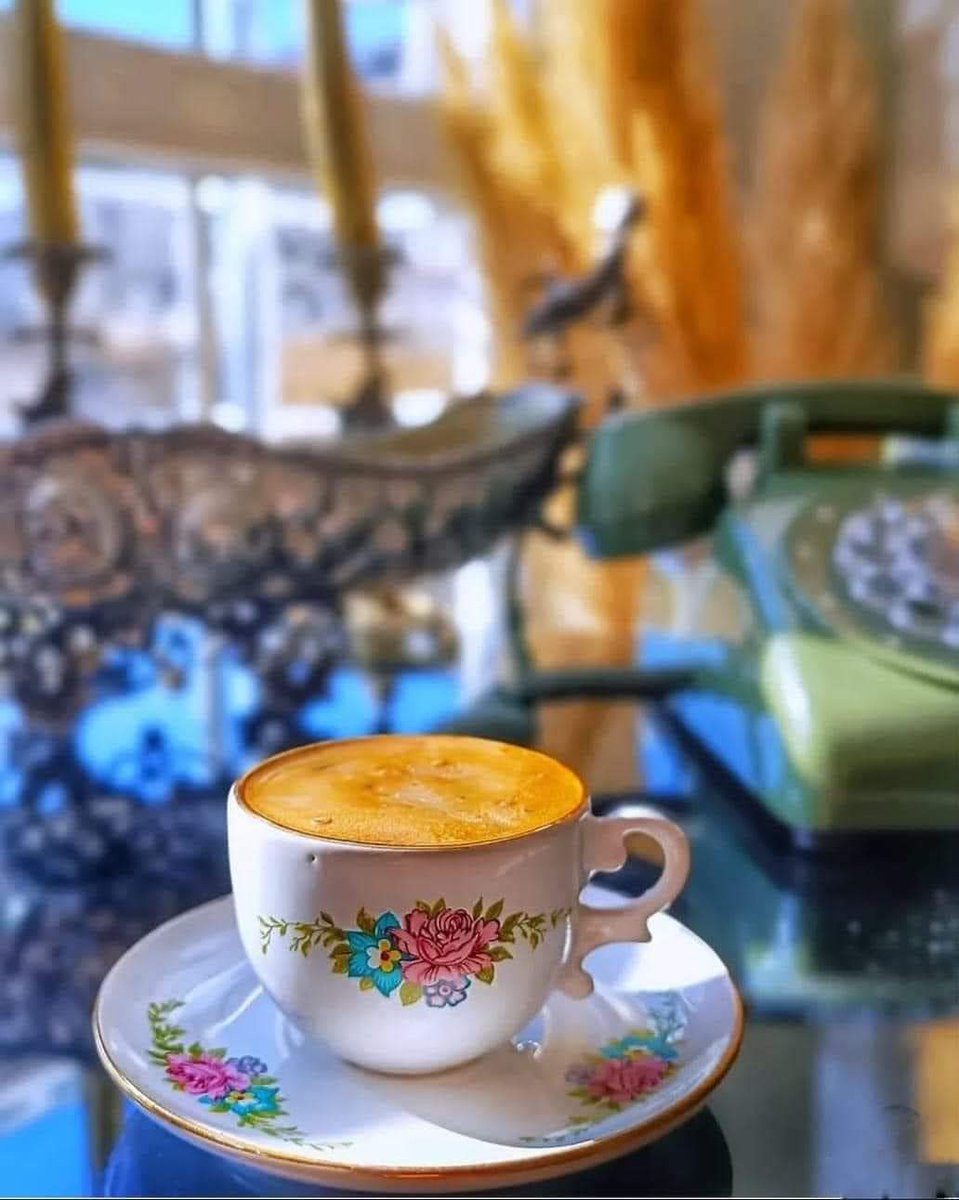 عندما قال سقراط : تكلم حتى أراك
رد عليه دوستويفسكي بعدها بأكثر من ألفي سنة قائلا :
 قد يكون في أعماق المرء ما لا يمكن نبشه بالثرثرة ..فإياك أن تظن أنك عرفتني لمجرد أني تحدثت إليك..

صباح الخير ♥️