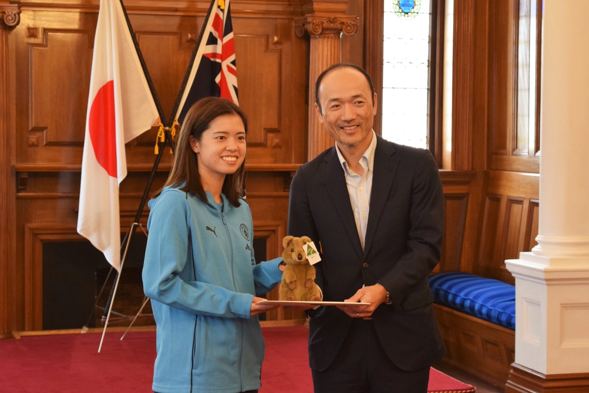 CGJPERTH's tweet image. ⚽️ On Tuesday August 27, Japanese football players from Manchester City WFC, MF Yui Hasegawa, MF Aoba Fujino and GK Ayaka Yamashita, paid a courtesy call on Consul-General Naito and members of the Japanese Association of Western Australia. @ManCity