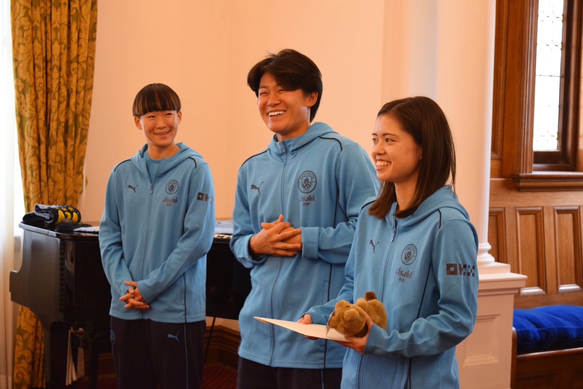 CGJPERTH's tweet image. ⚽️ On Tuesday August 27, Japanese football players from Manchester City WFC, MF Yui Hasegawa, MF Aoba Fujino and GK Ayaka Yamashita, paid a courtesy call on Consul-General Naito and members of the Japanese Association of Western Australia. @ManCity