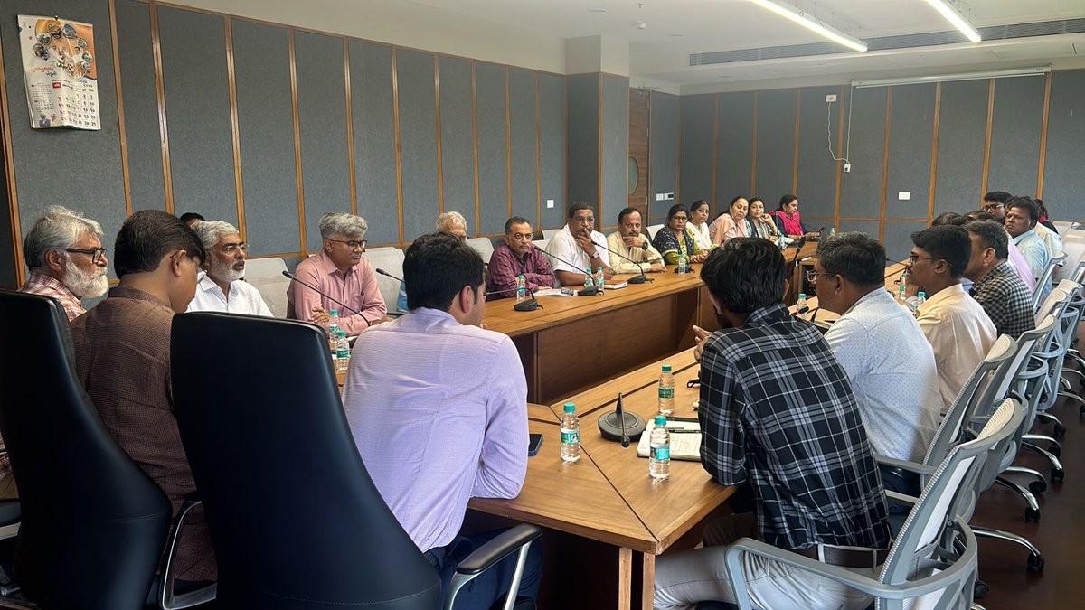 AmdavadAMC's tweet photo. Honorable MLAs, DyMCs, municipal councillors and dignitaries of different Zones in brain storming session for review of the current rainfall situation and futuristic planning for Ahmedabad municipal corporation.
#amc #amcforpeople #Trending #latest #BrainstormingSession #RainfallReview #FuturePlanning #UrbanDevelopment #CityManagement #Ahmedabad #municipalcorporation