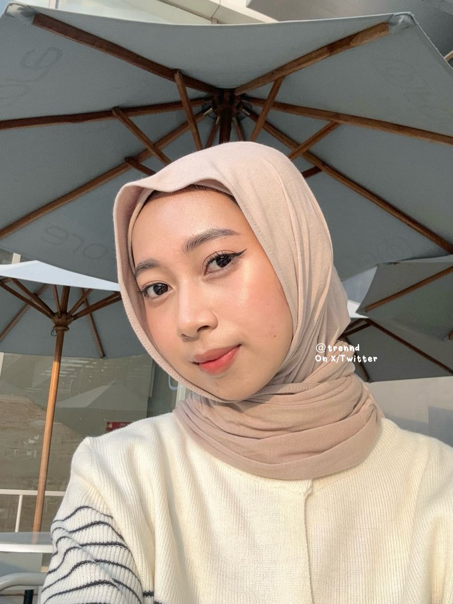 trennd's tweet photo. Kenapa baru nyobain Shampoo ini sih?!! Rambut rontok dan ketombean efek dari gonta ganti shampoo jadi berkurang 🥰🫵🏻

Apalagi setiap hari aku pakai hijab dan beraktivitas thats why butuh Shampoo sesuai dengan concernku  ✨ https://t.co/uvQpfJ2mrb
