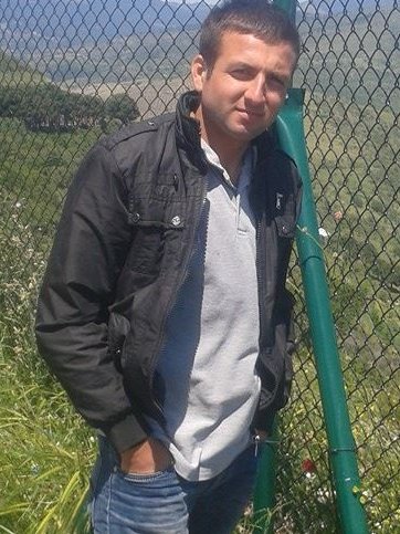 İyiler olarak bizim sesimiz çıkacak. Kötüler ceza almıyorsa ortaya dökülecek. Ramazan Zühre Koşar!
İzmir Bergama Bozköy de Bir köpeği arabanın arkasına bağladı. Sonra hızını alamayıp döverek öldürdü. Ceza almayacağı için kimseyi etiketlemiyorum. Yaptığının duyulmasını istiyorum.