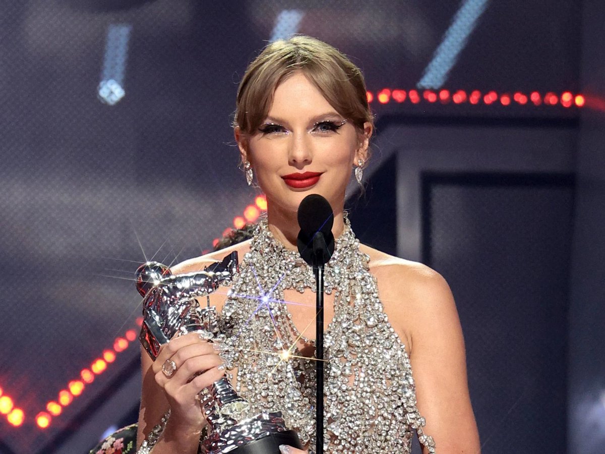 pre announcement smirk at the vmas you’ll always be famous