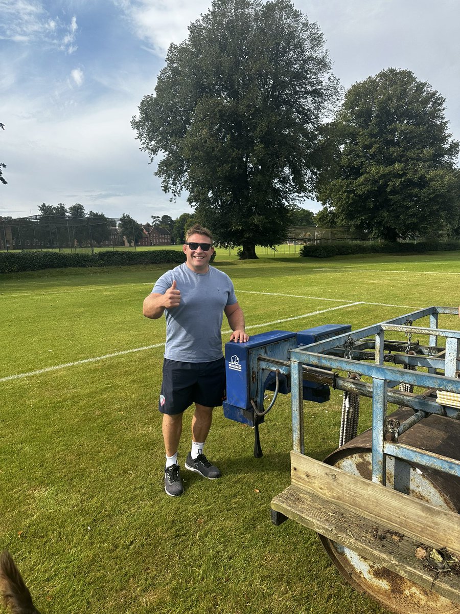 Greshamshead's tweet photo. Fantastic to welcome this legend to pre-season rugby. He will sort out the piano shifting for us and has even dragged along his kid brother to work on the disco dancing. @TomYoungs87 #spacetofindyourinnerdog https://t.co/CdTnjcVzJE