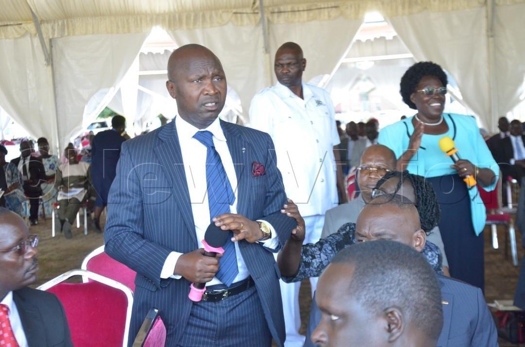 KampalaJournal's tweet photo. Owek . Mpuuga nearly urinates in his pants after Lwemiyaga county MP Theodore Ssekikubo insists on pushing the censure motion in Gulu. The speaker intervened and ordered Ssekikubo’s microphone to be switched off to prevent him from submitting.
📷: New Vision
#KJNews https://t.co/wdxcwMJQMF