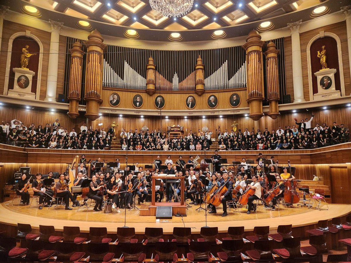 psmitb's tweet photo. Pada tanggal 9 Agustus 2024 lalu, PSM-ITB berkolaborasi dengan Twilite
Orchestra, Twilite Chorus, PSM IPB, dan PSM-Perbanas untuk mengisi Konser Kemerdekaan PT Medco Energi yang dipimpin oleh Conductor Addie MS. Konser di Aula Simfonia Jakarta ini berjalan sukses! https://t.co/OBjiBqmGn3