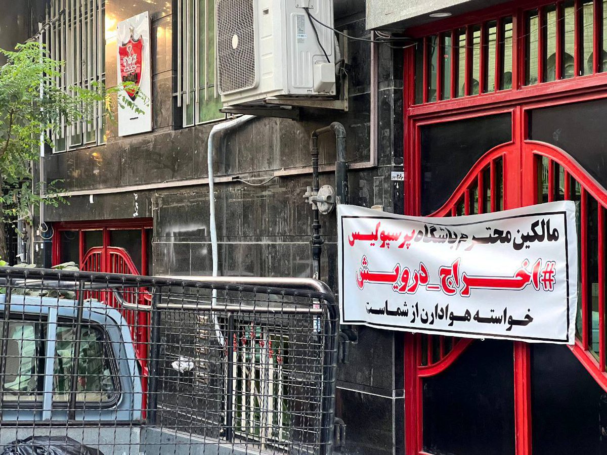 shabakeasabi's tweet photo. ⭕شمایی که تو هشتک زنی کمک رفیقات نکردی و فکر میکنی از بقیه بیشتر حالیته
مصداق اون کسی هستی
که رفیقت میره جلو گلوله و تو فقط نگاه میکنی💯
اینکه تو چه دلیلی برای کمک نکردن به رفیقات داشتی مهم نیست، مهم اینه آیندگان از تو بعنوان نارفیق یاد خواهند کرد💯
#اخراج_درویش
#تحریم_بانک_شهر https://t.co/Ce1X2MtFWe