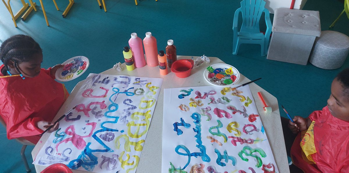 Quicray1's tweet photo. Le stage de réussite est en cours pour les CP, CE1 et  CE2 : ateliers écriture, maths, lecture,cuisine, peinture, jeux. https://t.co/7x5LJ9ovCp