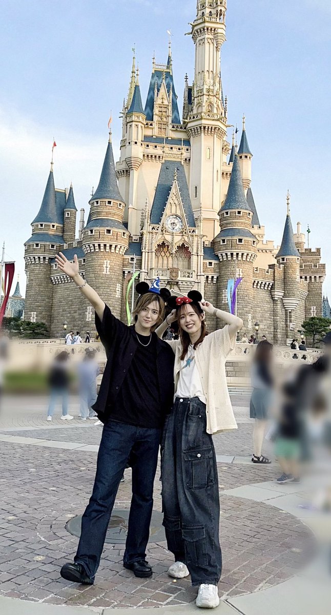 kumadayo_1022's tweet photo. やっと稜之の誕生日おめでとできた笑
カチューシャはミッキーミニーにしたよ
久しぶりの #りょうくま 補給して🥤 https://t.co/qLGgfRsuqR