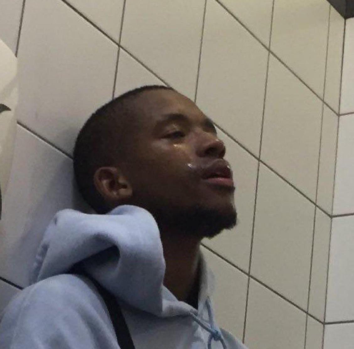 yovan_wood's tweet image. What can put a man in such a situation?