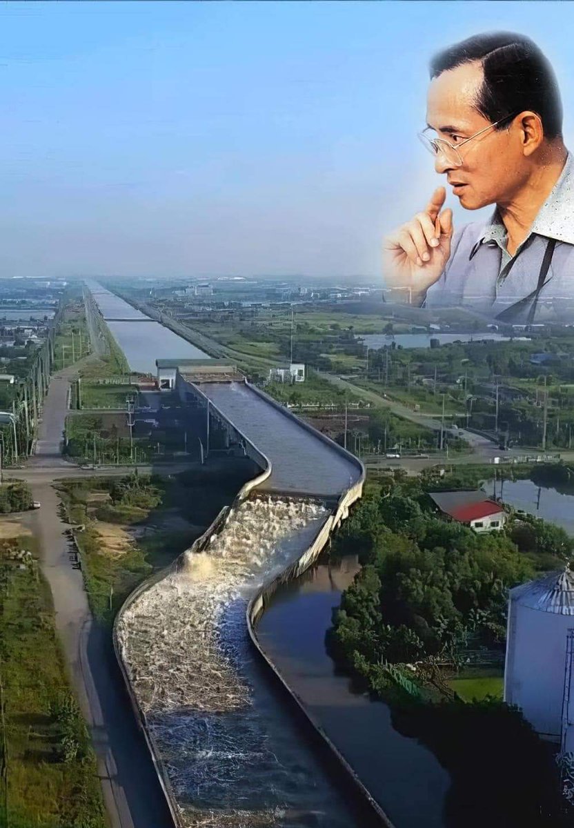 “สะพานยกน้ำข้ามถนน”
แห่งเดียวในประเทศไทย
จากพระราชดำริของ “ในหลวง ร.9” 
.
เพื่อแก้ปัญหาการจราจรและน้ำท่วม ชานเมืองฝั่งตะวันออกของกรุงเทพฯ