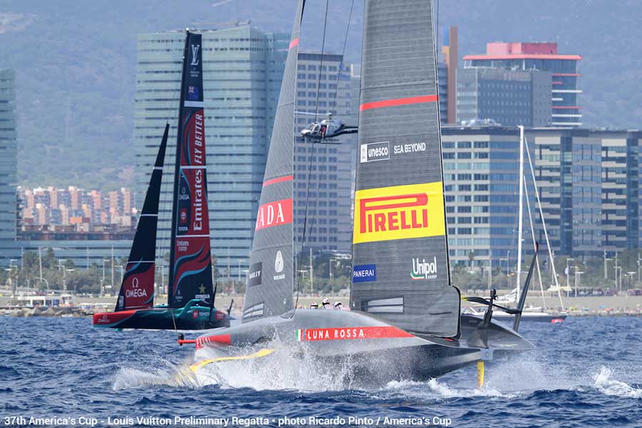Bilan course
37e America’s Cup : les gagnants et les perdants de la Preliminary Regatta de Barcelone
Le grand show de la Coupe de l’America a commencé la semaine dernière à Barcelone. Ce fut instructif avec son lot de gagnants et de perdants…
=> seasailsurf.fr/37e-America-s-…