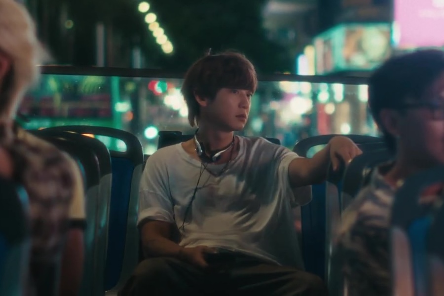 WATCH: #EXO's #Chanyeol Experiences "Black Out" In Cinematic Solo Debut MV
soompi.com/article/167731…