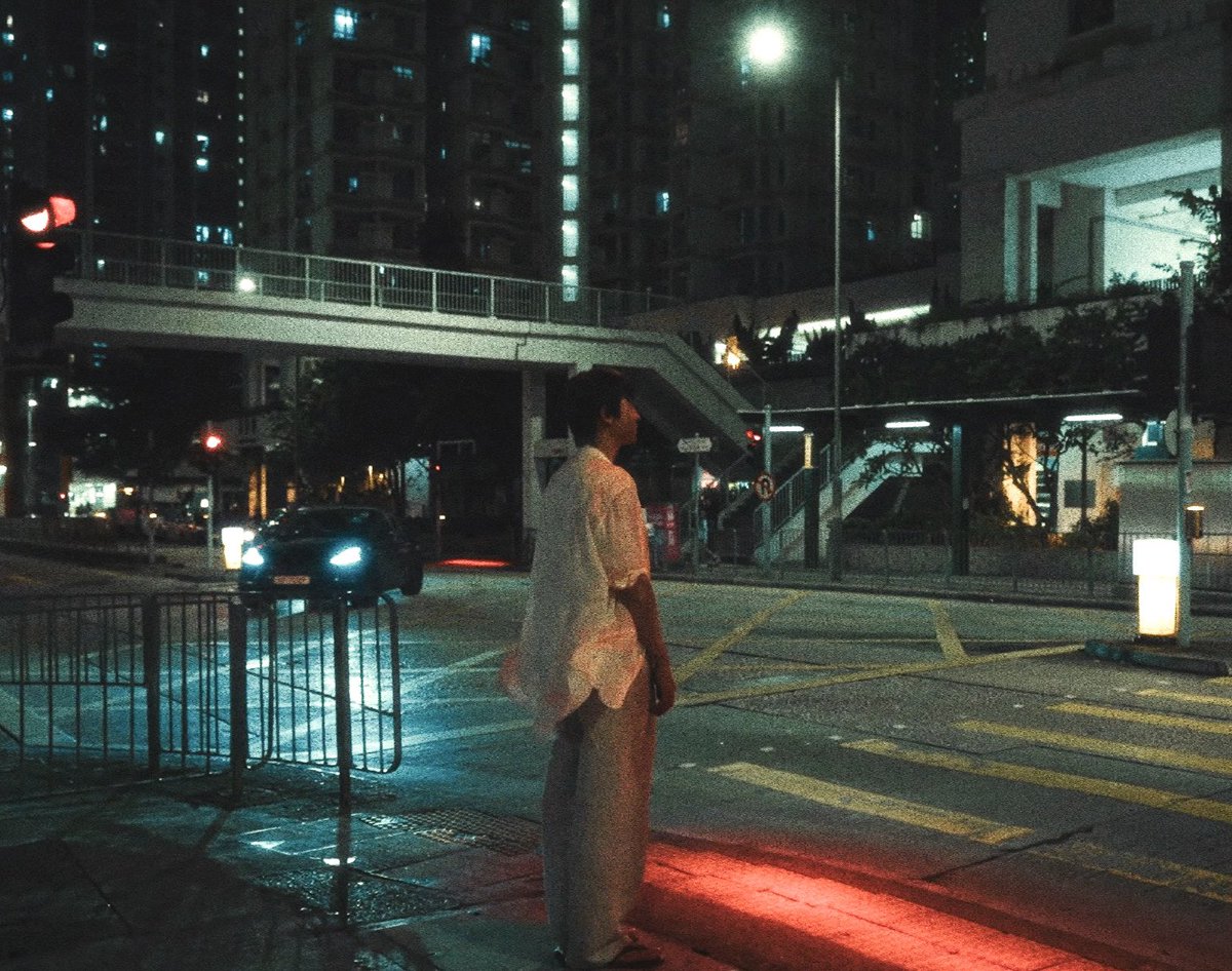 ข้ามถนนให้ระวังรถ แต่ถ้าเจอพี่ชานยอลให้ระวังรัก 

youtu.be/YI_AM-mFCNk

#찬열_솔로데뷔_BlackOut #CHANYEOL
#BlackOutIsHere #CHANYEOL_BlackOut