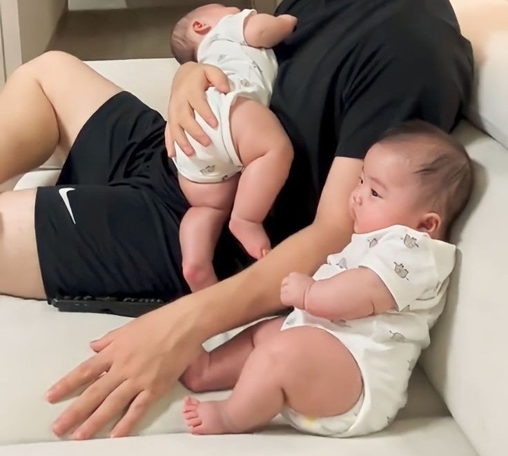 สภาพพ่อลูกสอง เซียมซี &amp; ฮันนี่โรส 
ลูกใครก็รีบกลับมาเอาไปเลี้ยงเองโว้ยยย! <a href="/Sunsetxvibes_/">Sunsetxvibes</a>