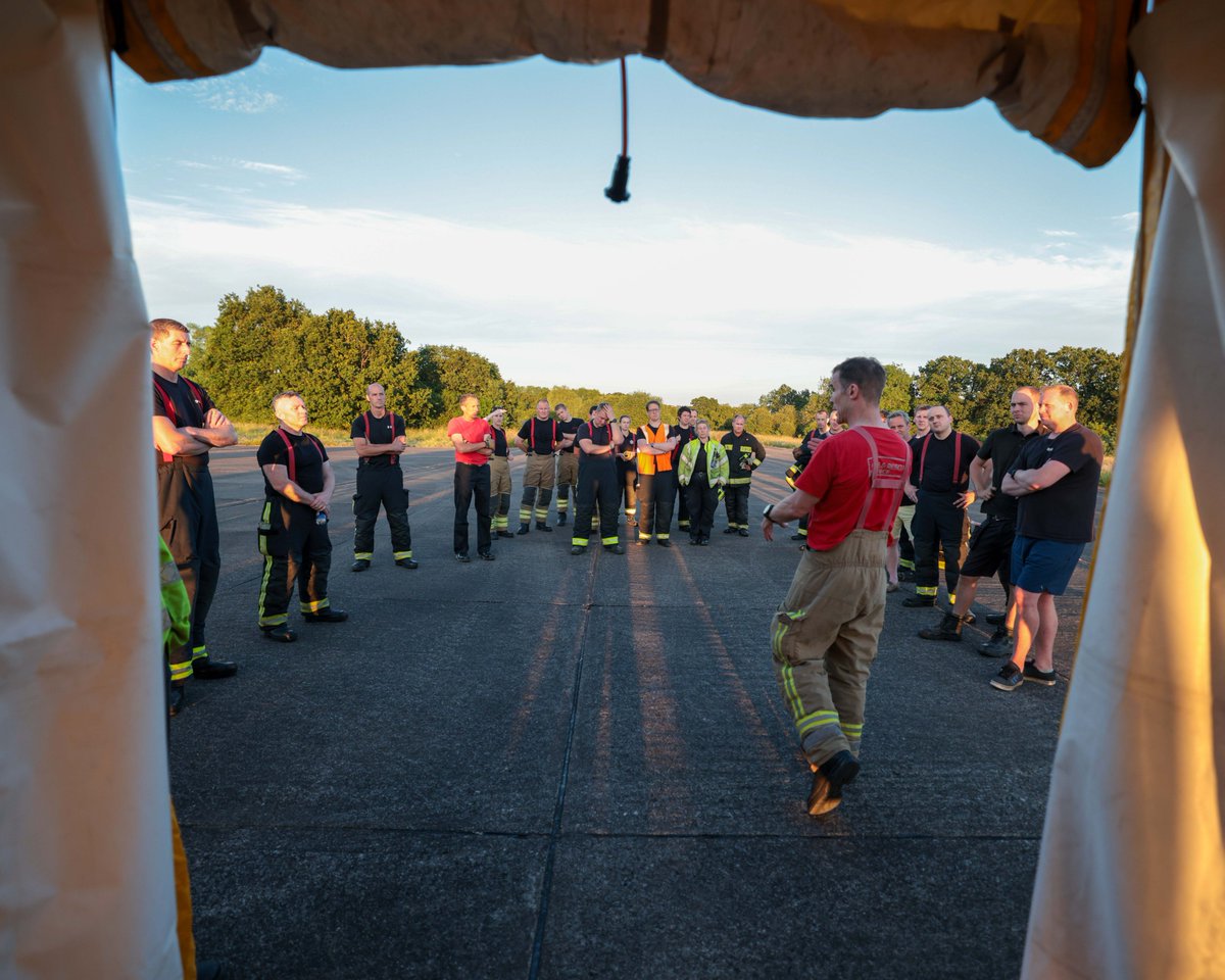 RNASYeovilton's tweet image. RNAS Yeovilton's Fire Station teamed up with @DSFireUpdates to help provide a chemical attack exercise scenario strengthening working relationships and allowing lessons to be learnt. 

📸 LPhot Luke

#royalnavy #FleetAirArm #firestation #exercise #testing #training #learning