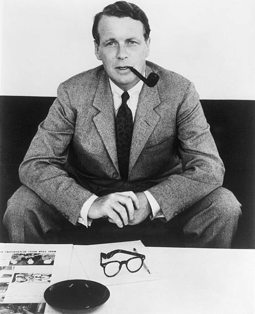 This is David Ogilvy.

He’s hailed as the "Father of Advertising."

Many Fortune 500 companies owe their success to his genius.

Here's how he uses words to sell: