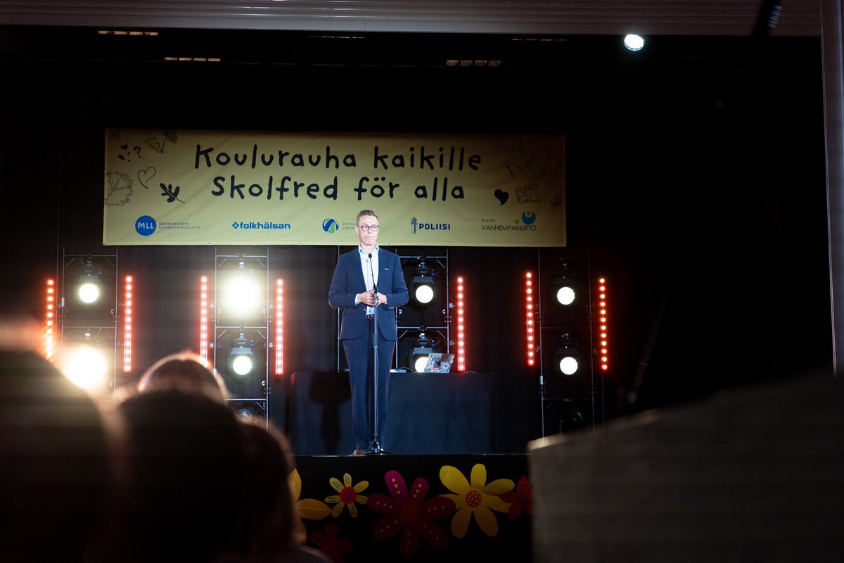 alexstubb's tweet photo. Koulurauha on nyt julistettu. Hyvää kouluvuotta jokaiselle koululaiselle.

Skolfreden har nu utlysts. Jag önskar alla elever ett lyckat och tryggt läsår. https://t.co/jXXVOZkcb7