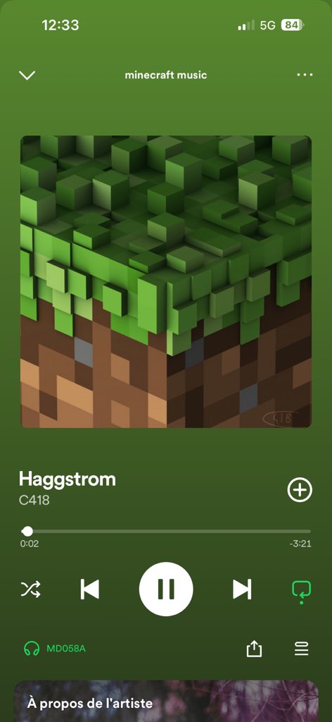 FemiLaTouffe's tweet photo. Une musique de jeu vidéo qui démarre et qui te remplit de nostalgie, je commence.
Je me revois avec mes potes en train de faire nos premiers outils en bois et construire notre première maison en dirt, ça nous rajeunit pas tout ça….
À vous pour la suite https://t.co/Uhq83abBAY