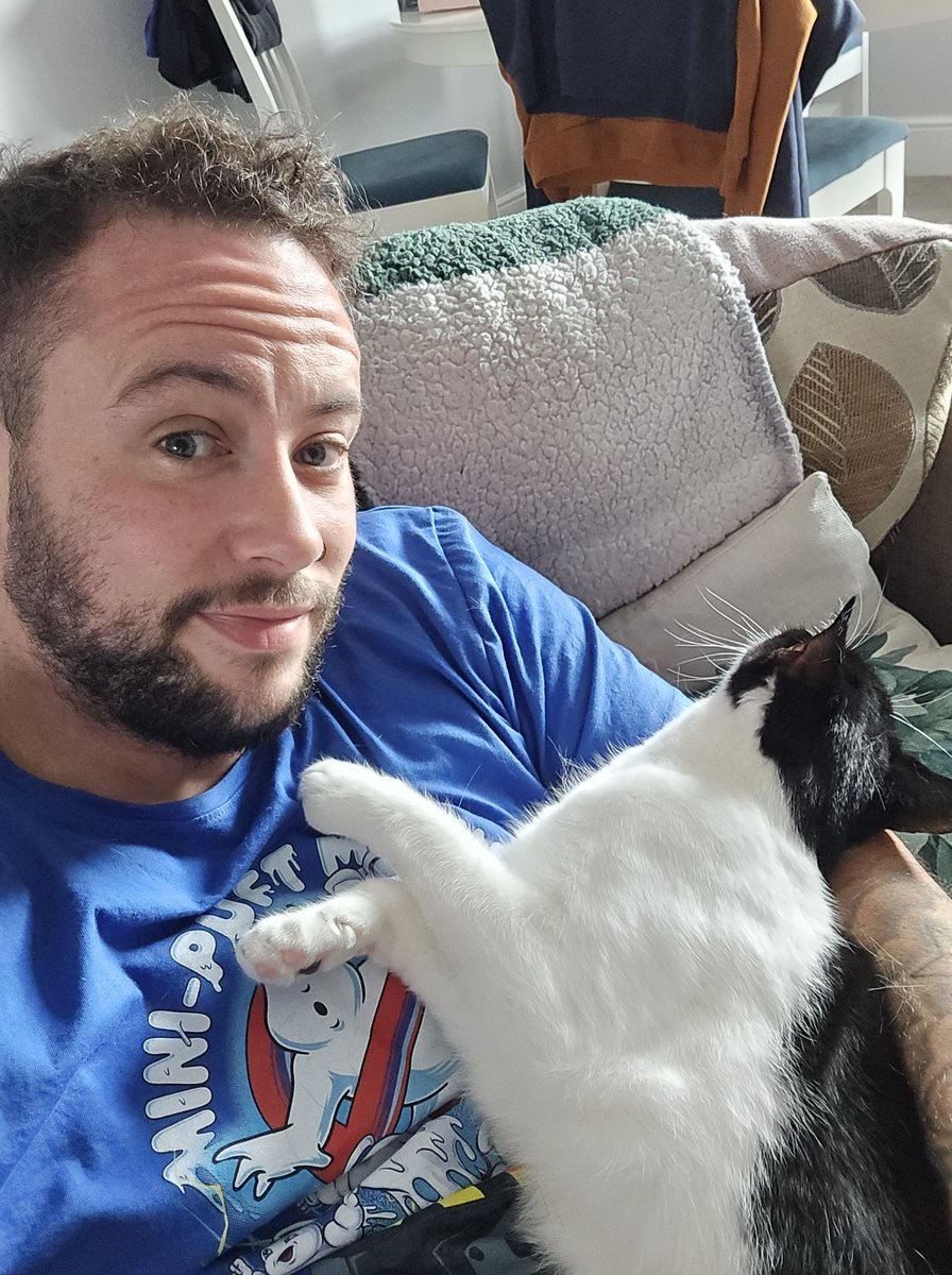 Happy Wednesday X fam. How's everyone's day going? I've recorded a YT vid so been editing that. Then the boy actually came for a cuddle which is rare for him