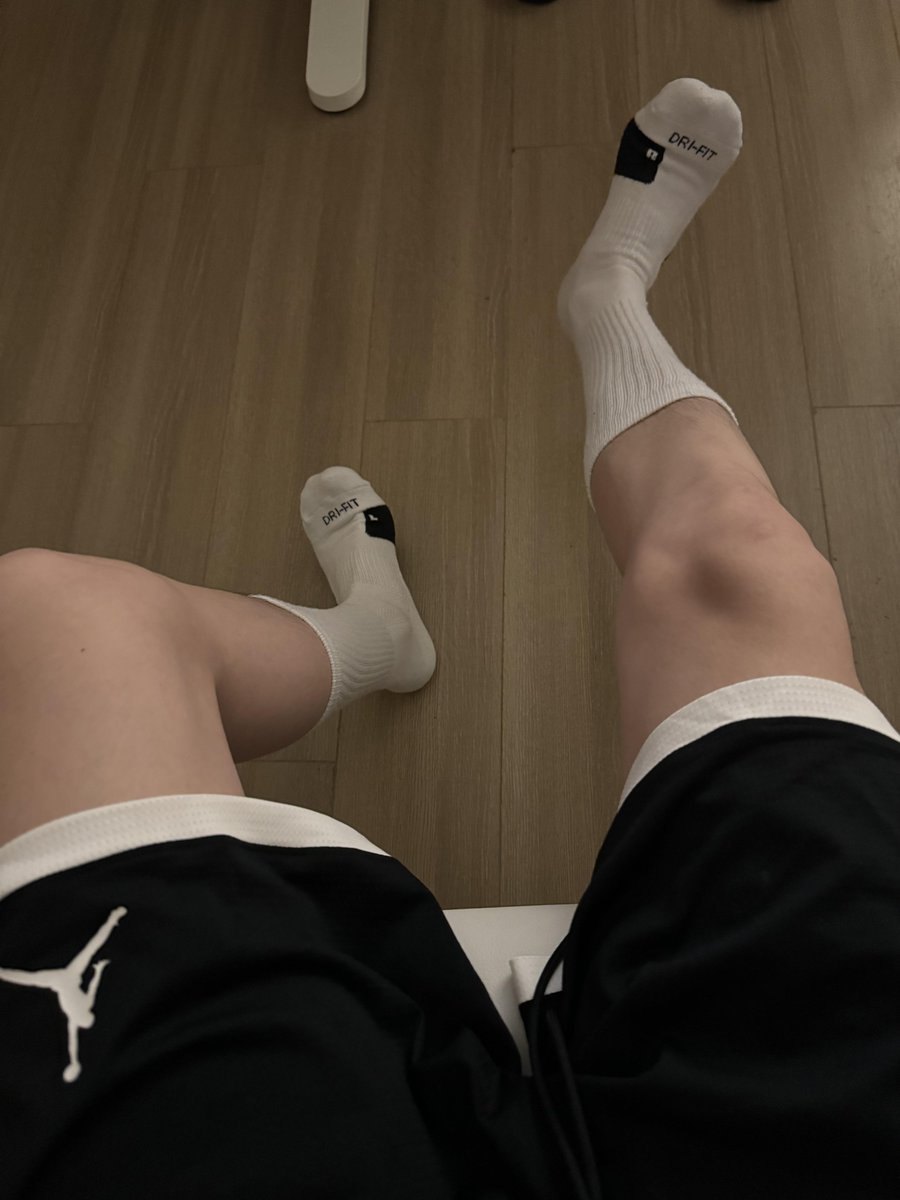taersiterS's tweet photo. 有空和我贴贴吗 https://t.co/ct6BKtnBLu