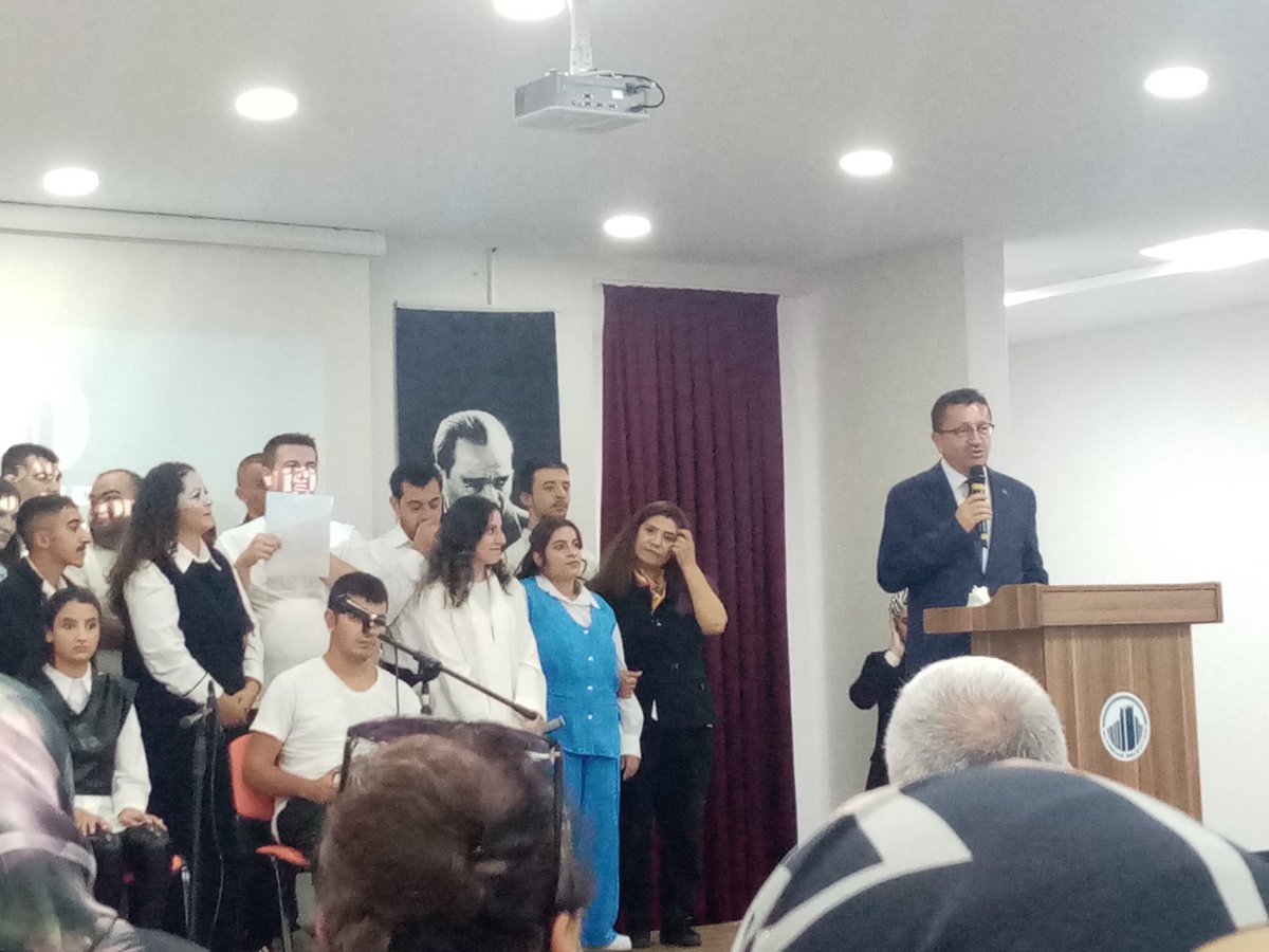 Filizkotuk_06's tweet photo. Altındağ Belediye başkanımız @DrVeyselTiryaki Özel çocuklarımız için başkanımızın açtığı Engelsiz yaşam  merkezinde, çocuklarımızın yaptıkları gururla izledi. Kendisine çok teşekkür ederim.. Katılan misafirler için de ayrı ayrı teşekkür ediyorum.
@CengizKESKN5
@HasanYILDIRIM61 https://t.co/YZiLiZuBkp